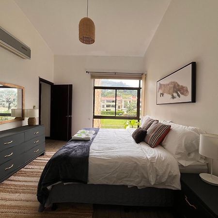 Cr Mariposa Rentals Lakeview Penthouse With Office Space, Pool, Gym, Tennis ซานตาอานา ภายนอก รูปภาพ