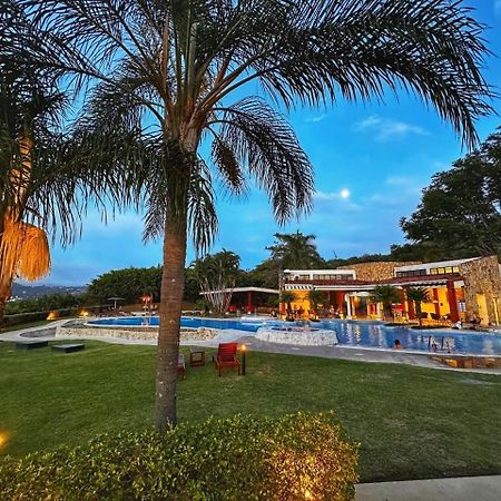 Cr Mariposa Rentals Lakeview Penthouse With Office Space, Pool, Gym, Tennis ซานตาอานา ภายนอก รูปภาพ
