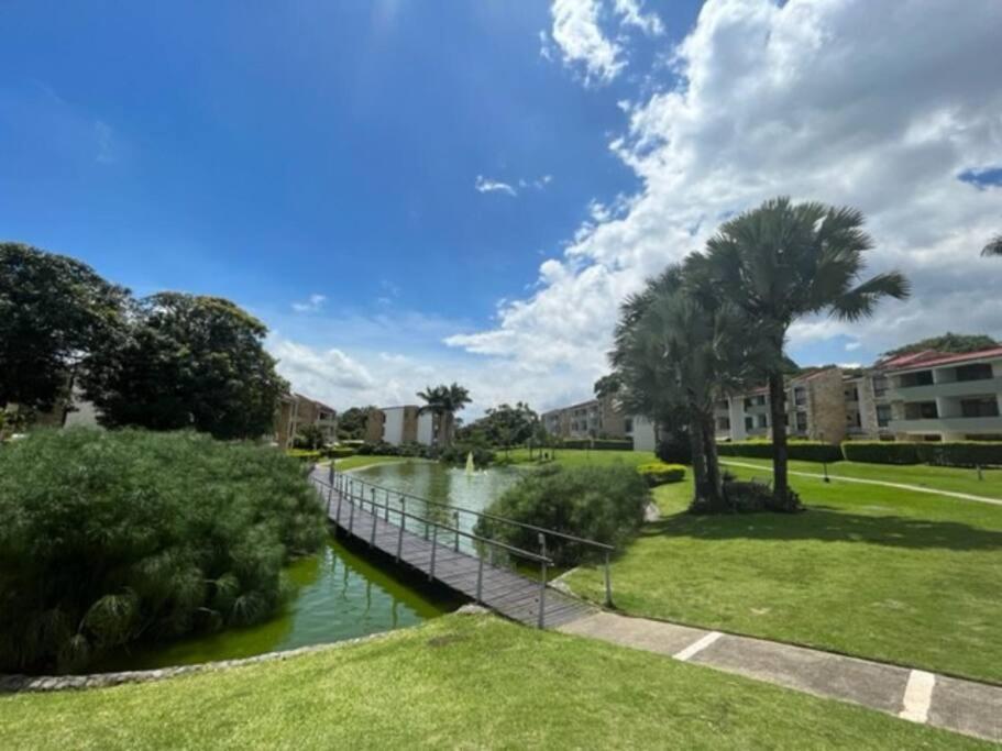 Cr Mariposa Rentals Lakeview Penthouse With Office Space, Pool, Gym, Tennis ซานตาอานา ภายนอก รูปภาพ