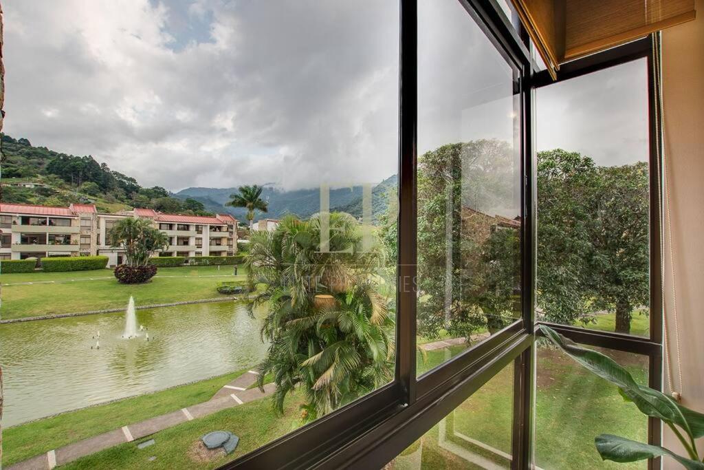 Cr Mariposa Rentals Lakeview Penthouse With Office Space, Pool, Gym, Tennis ซานตาอานา ภายนอก รูปภาพ